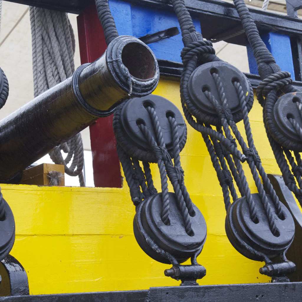 Hydraulic winch supply