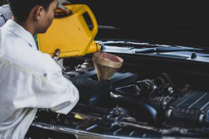 Inspection of Forklift Engine oil